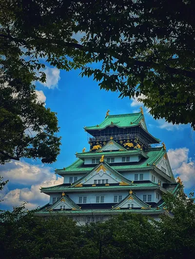 A Day of Light, Water, and City Moments in Osaka
