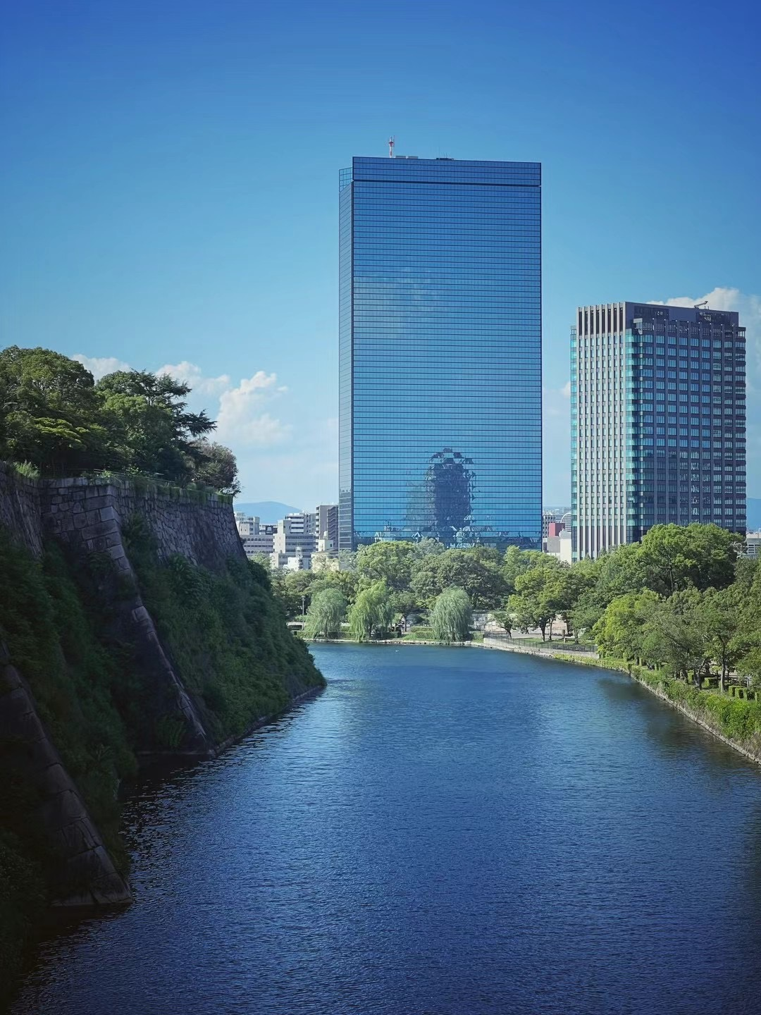 A Day of Light, Water, and City Moments in Osaka