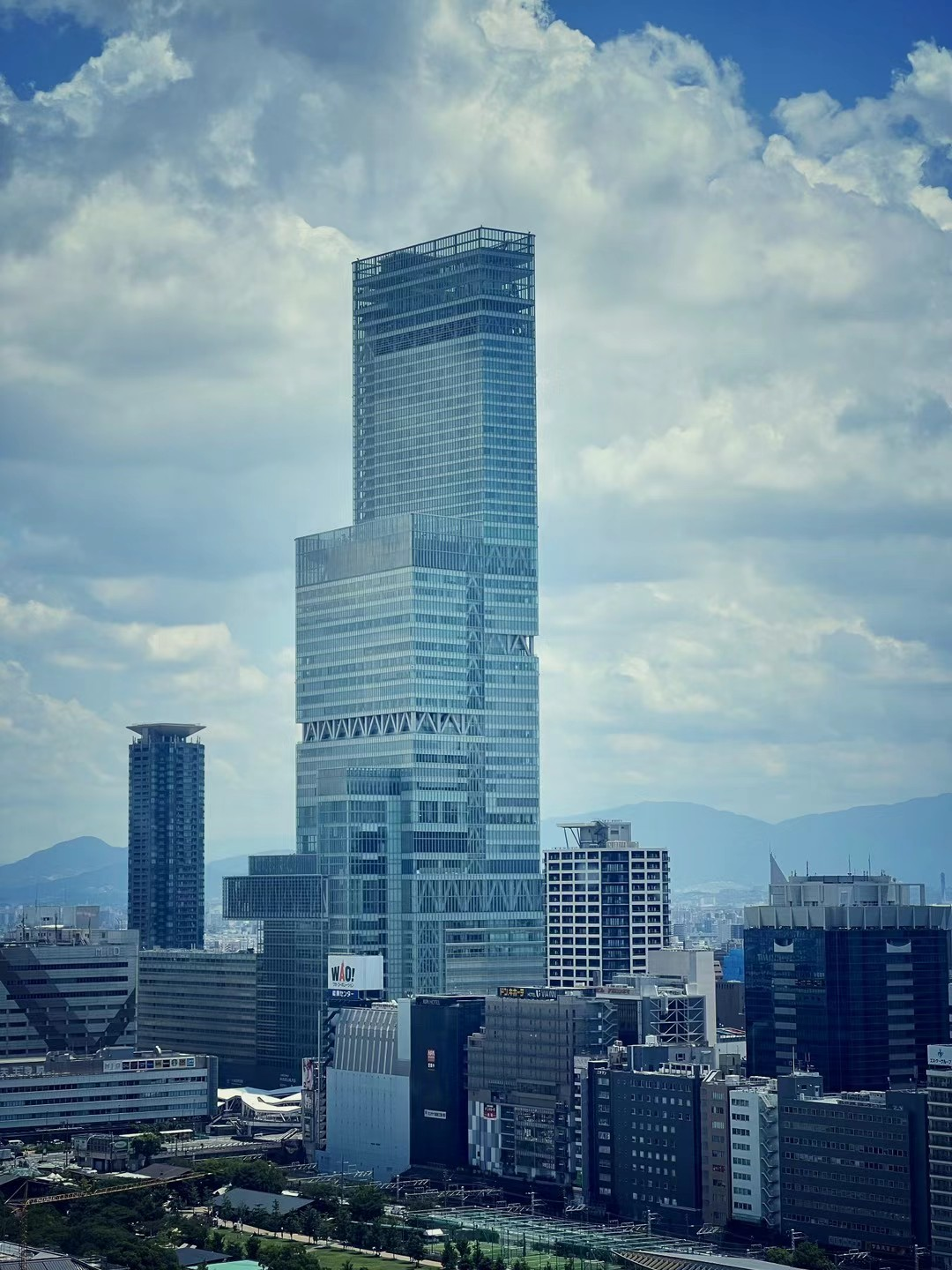 Morning Views of Osaka/ Streets, Skylines, and City Life